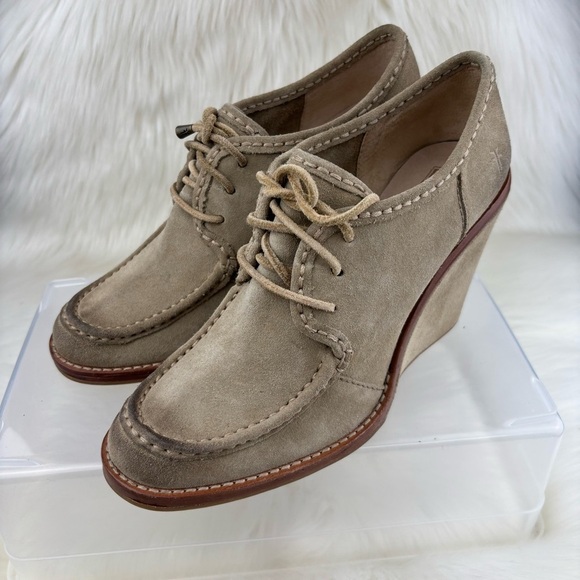 Frye Tan Wedge Booties with Moccasin Design
Size 9 Woman’s - Picture 4 of 13